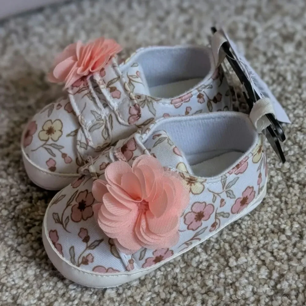 Carter's Child of Mine Baby Girl Plume Sneaker Size 0-3 Months NEW NWT